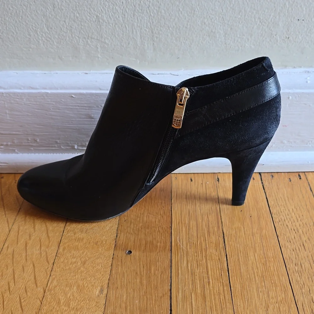 Vince Camuto, Velino Black Ankle Boots, Leather, EUC, Women's 10 - Picture 6 of 16